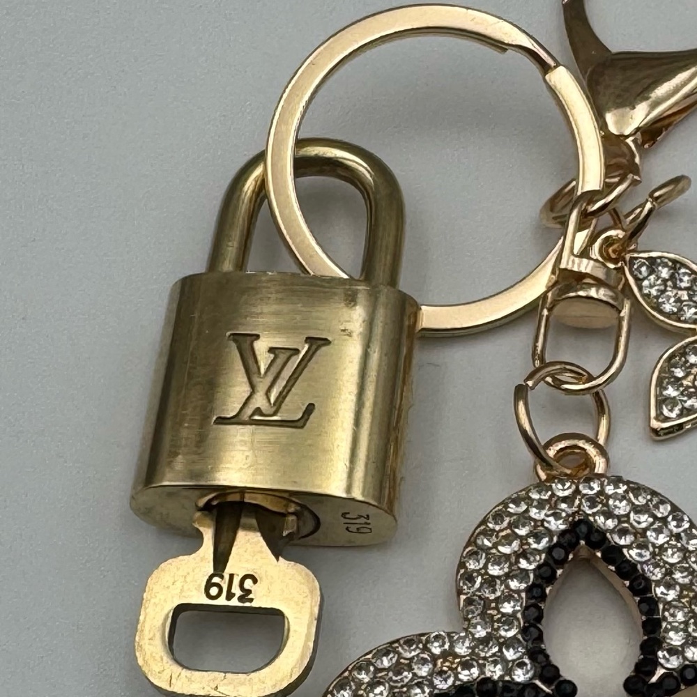 Authentic Louis Vuitton Lock & Key on Unbranded BagCharm Key Chain Black Crystal - Picture 3 of 4